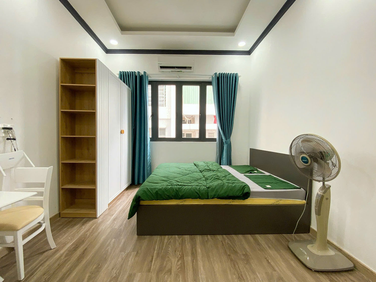 Nhà phố 2 lầu, sân thượng (3,5mx17m) gồm mặt bằng k.doanh và 6 phòng d.vụ Đường Nguyễn Thanh Tuyền